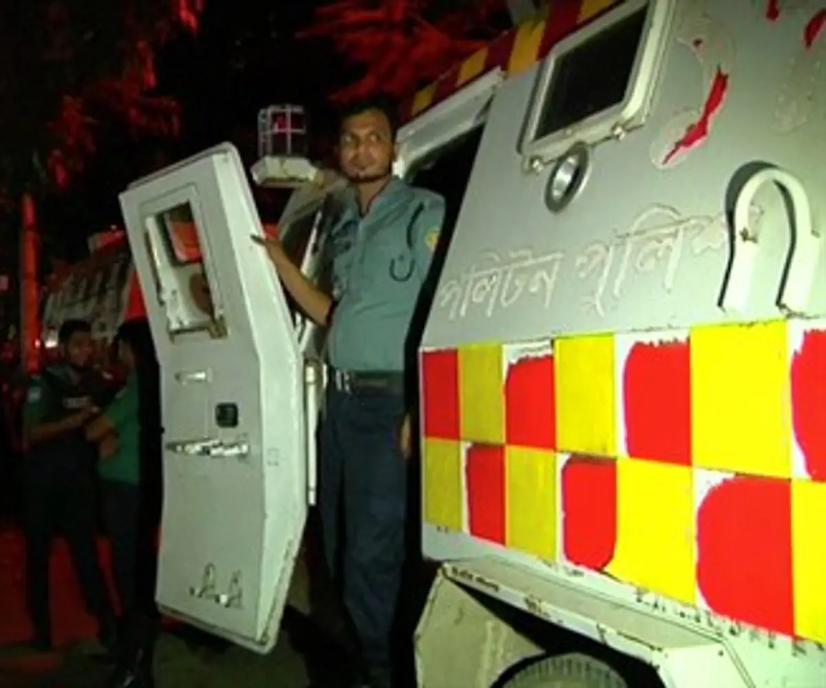 Policeman outside site of Dhakah terrorist attack