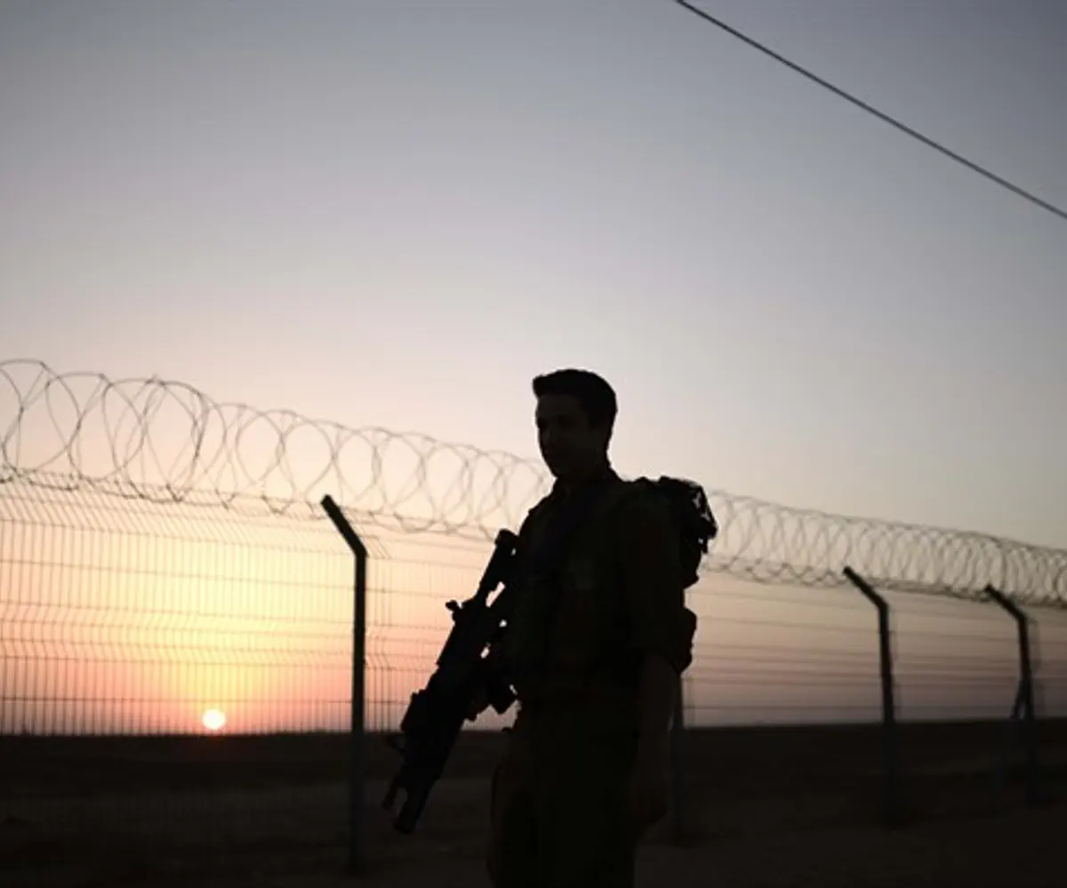 IDF soldier protects the Gaza-Israel border