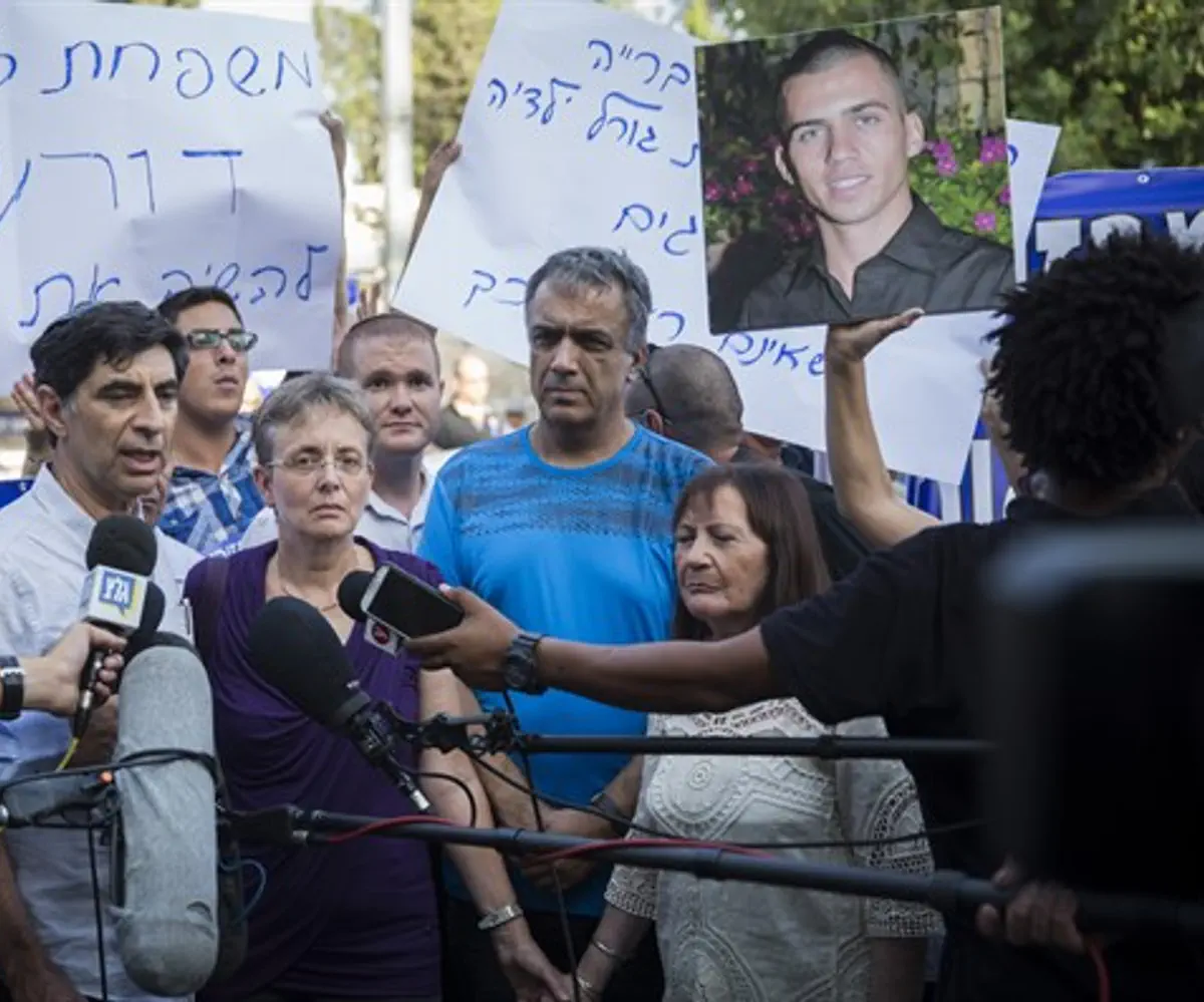 Families of Hadar Goldin and Oron Shaul