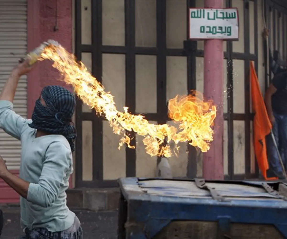 Arab rioters in Hevron. Illustrative.