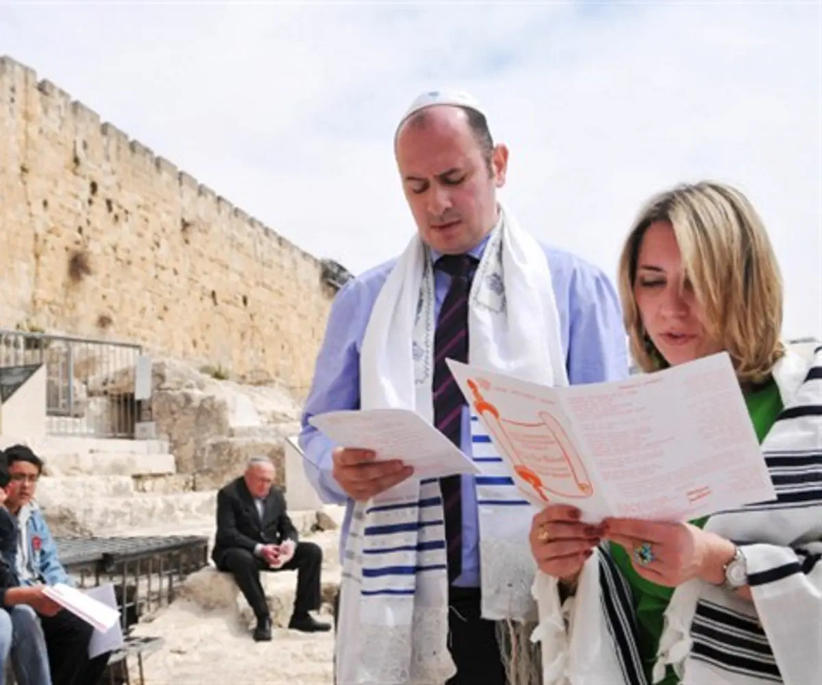 Reform Jews praying in Jerusalem (illustrative)
