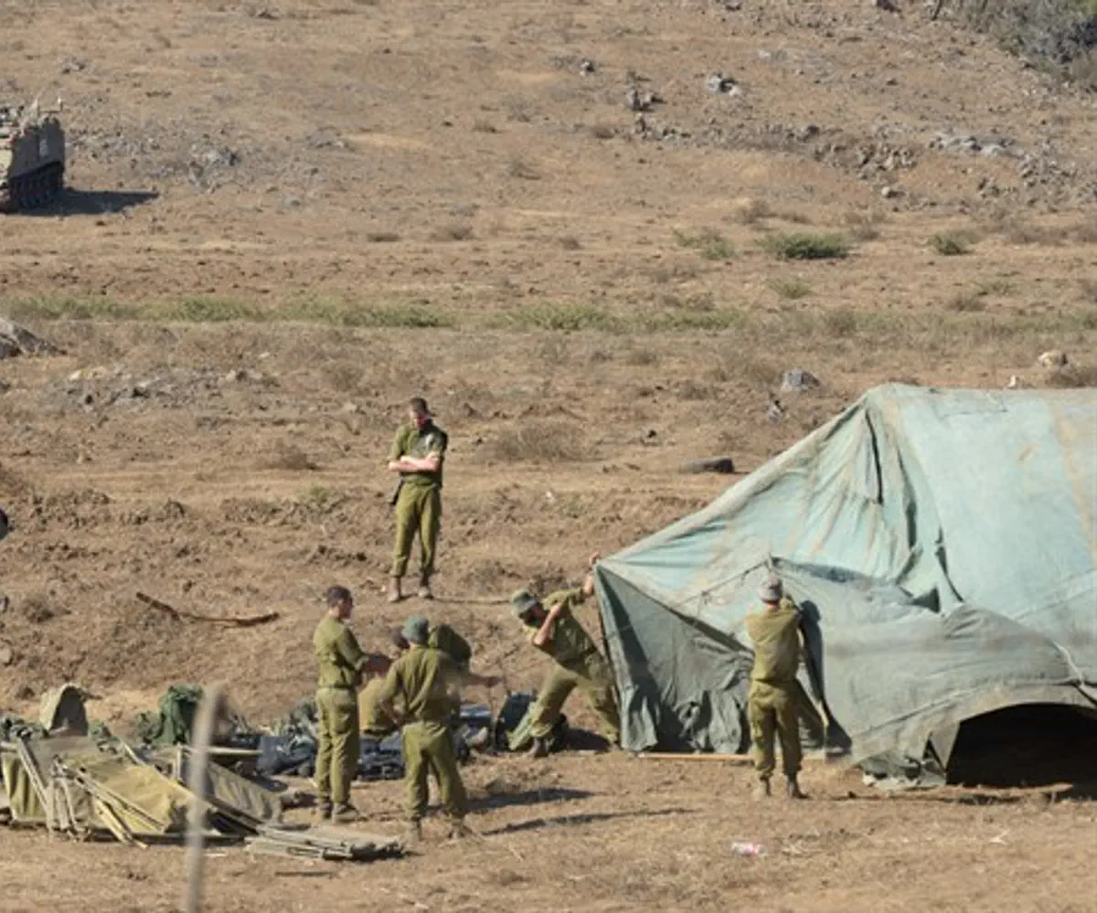 Soldiers in the Golan Heights (illustration)