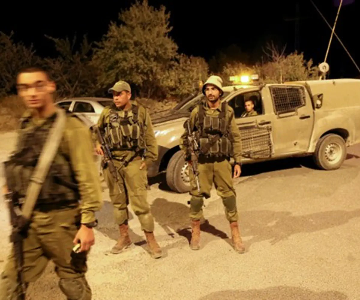 Soldiers outside of Efrat