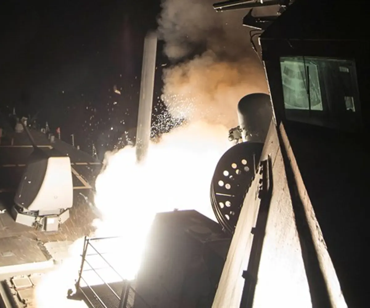 USS Ross fires Tomahawk missile in Syria strike
