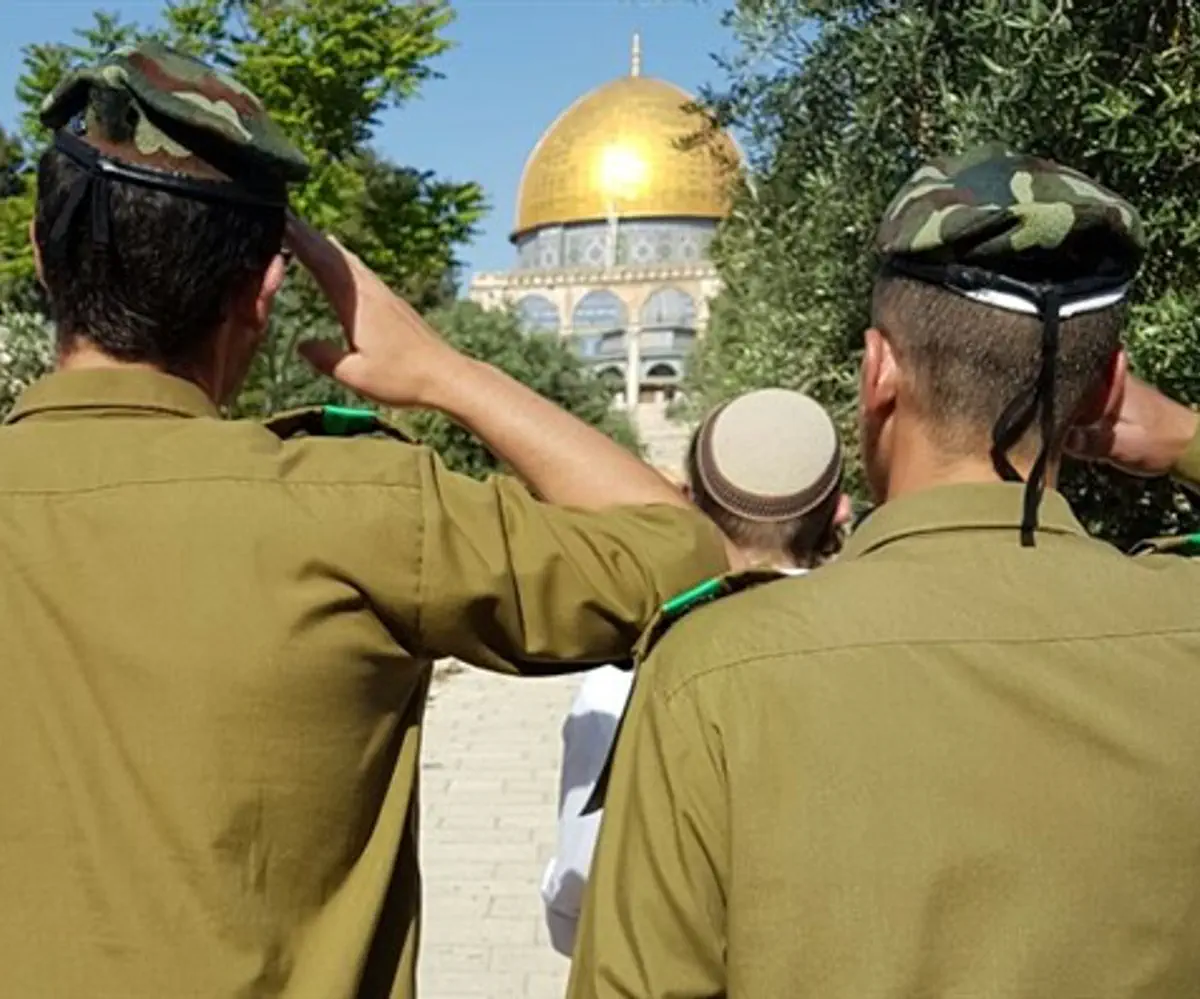 Soldiers on Temple Mount