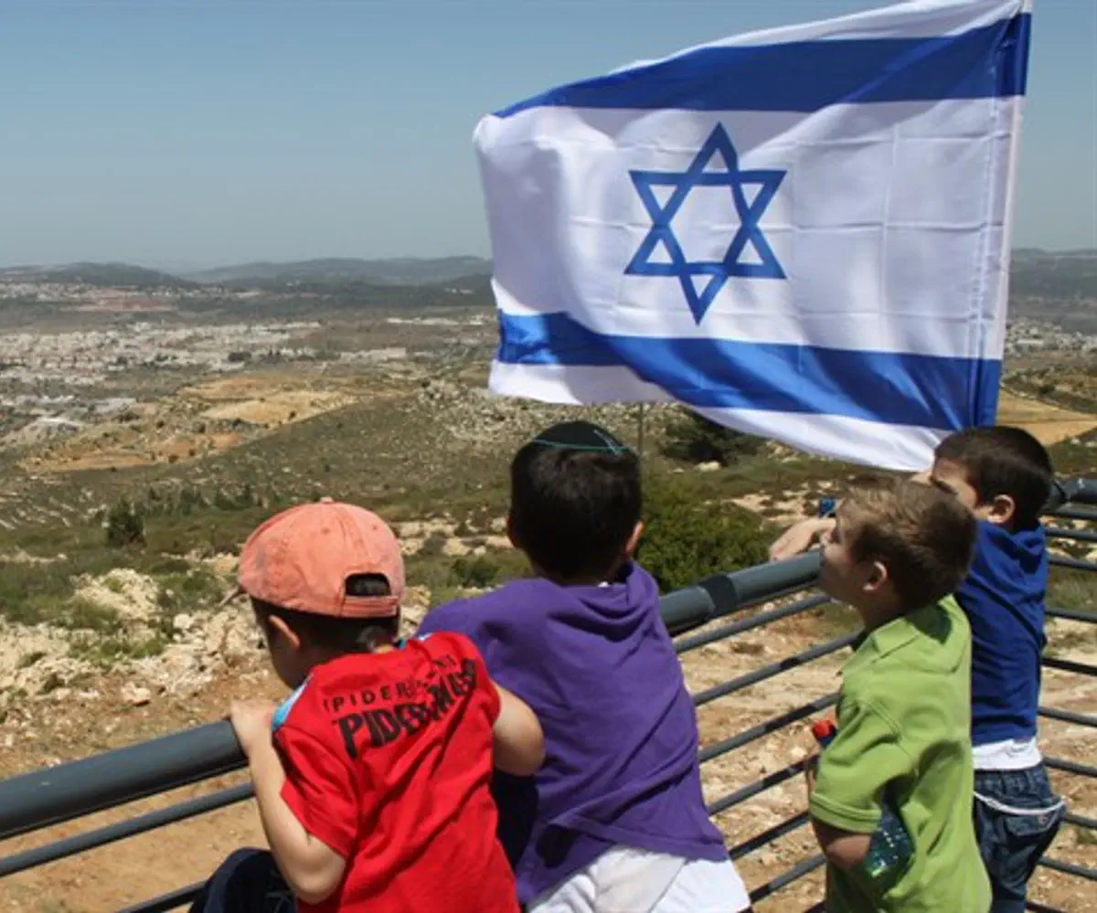 Israeli children in Judean community