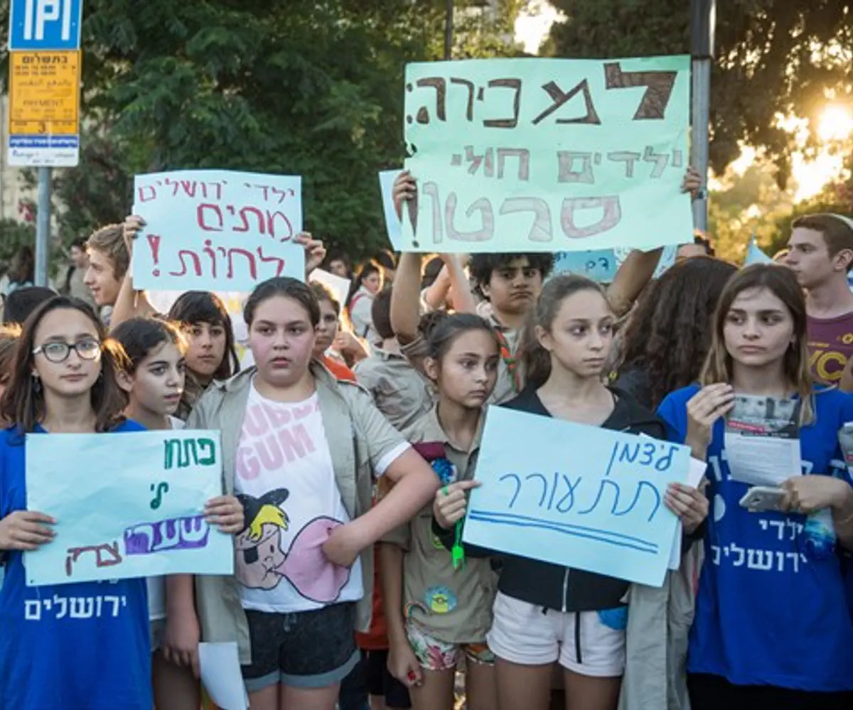 Supporters of young cancer patients march from Saker Park to the President's residence 