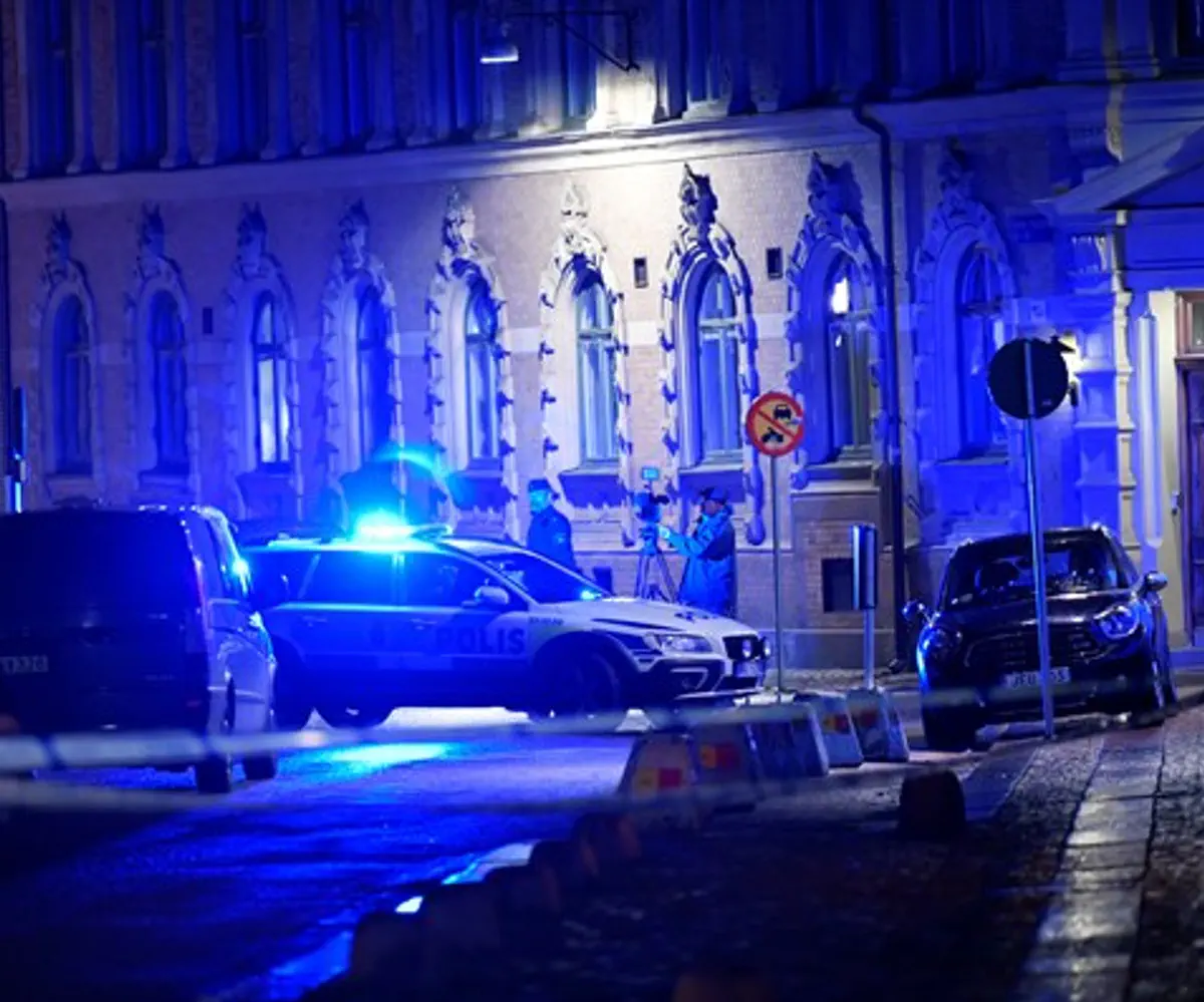 Police outside synagogue in Gothenburg, Sweden