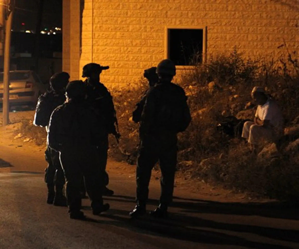 IDF soldiers during a night raid (illustrative)