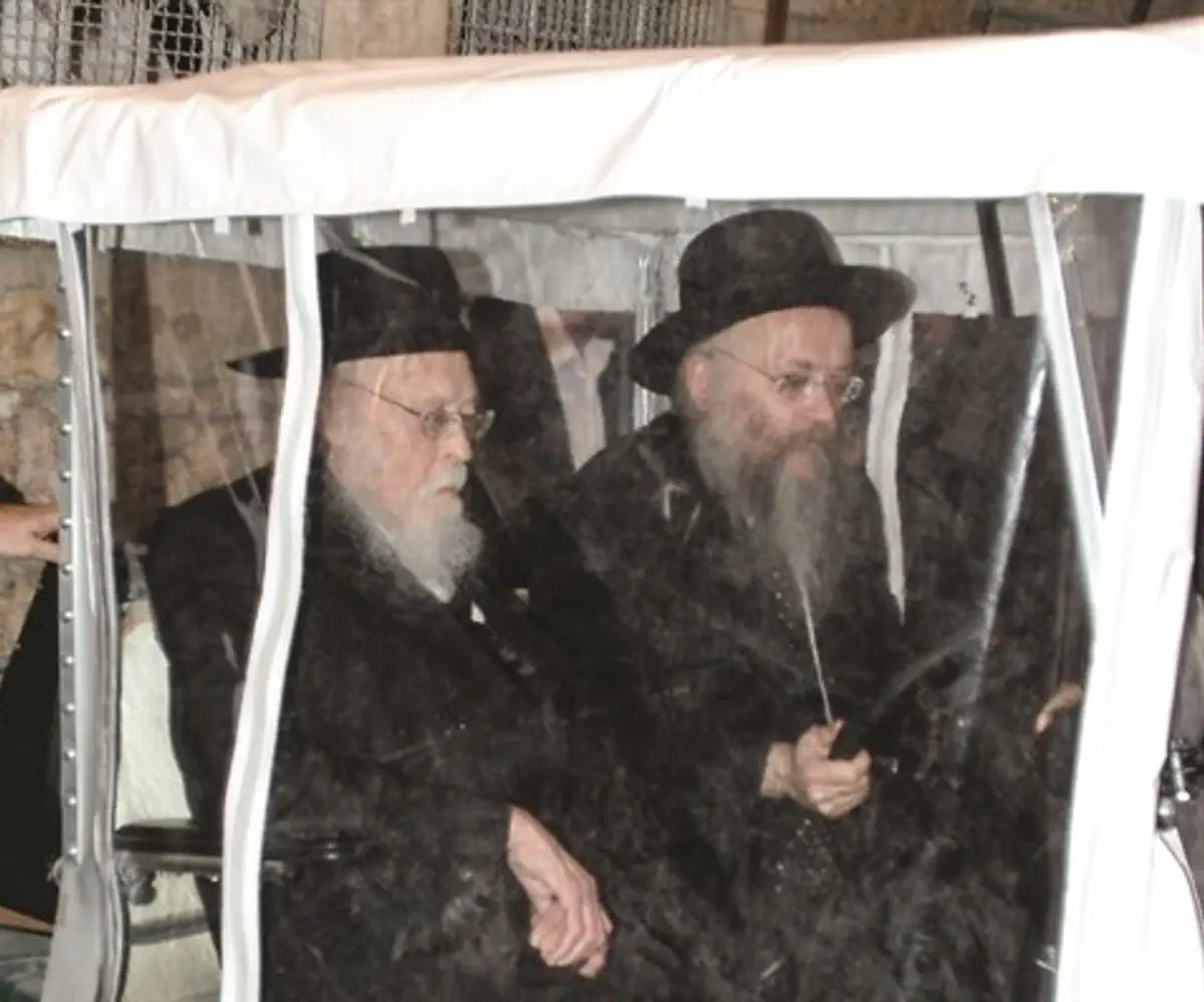 Rabbi Elyashiv in golf cart
