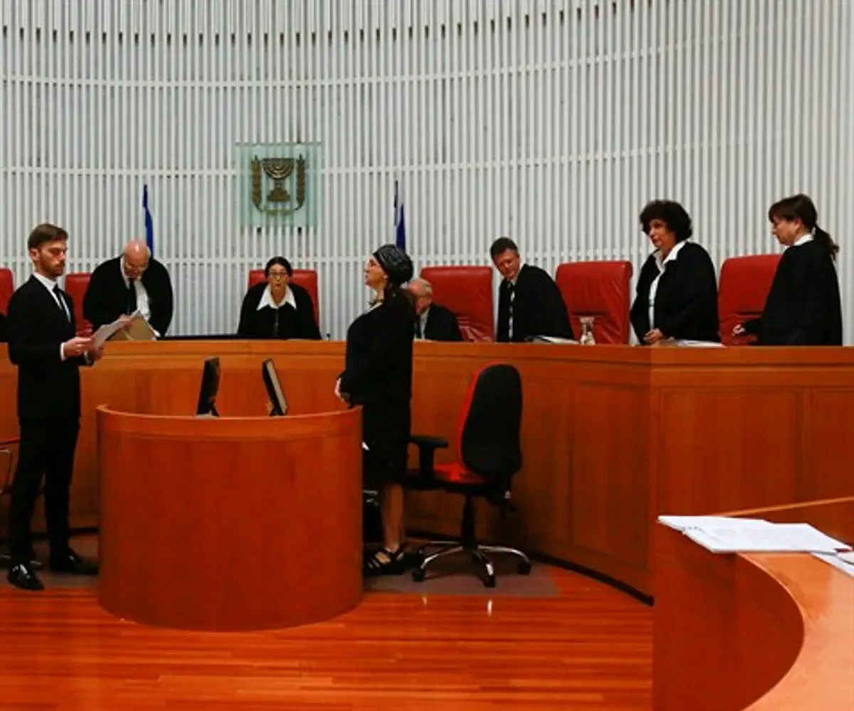 Supreme Court panel that overturned Regulation Law