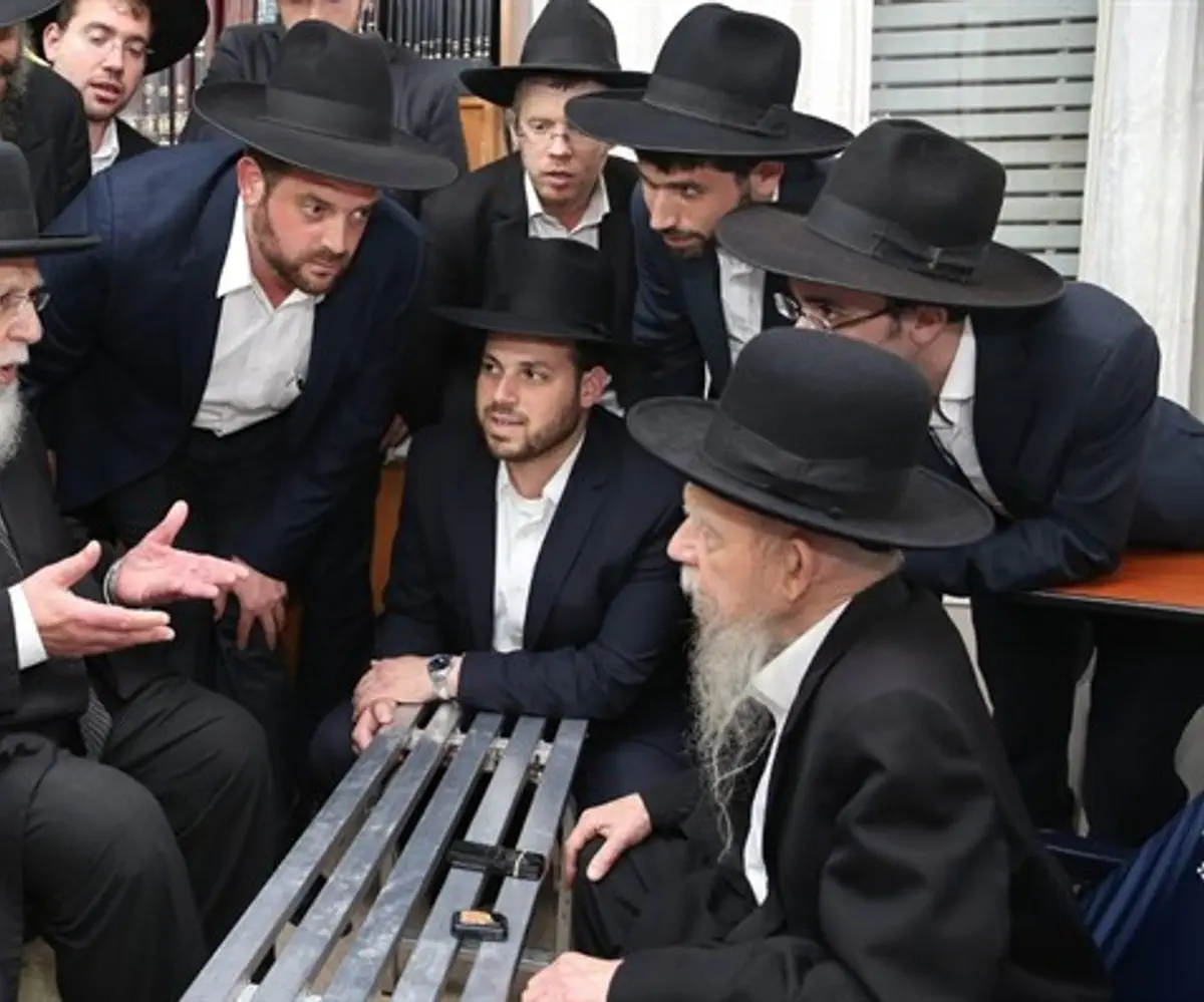 Rabbi Shalom Cohen (L)