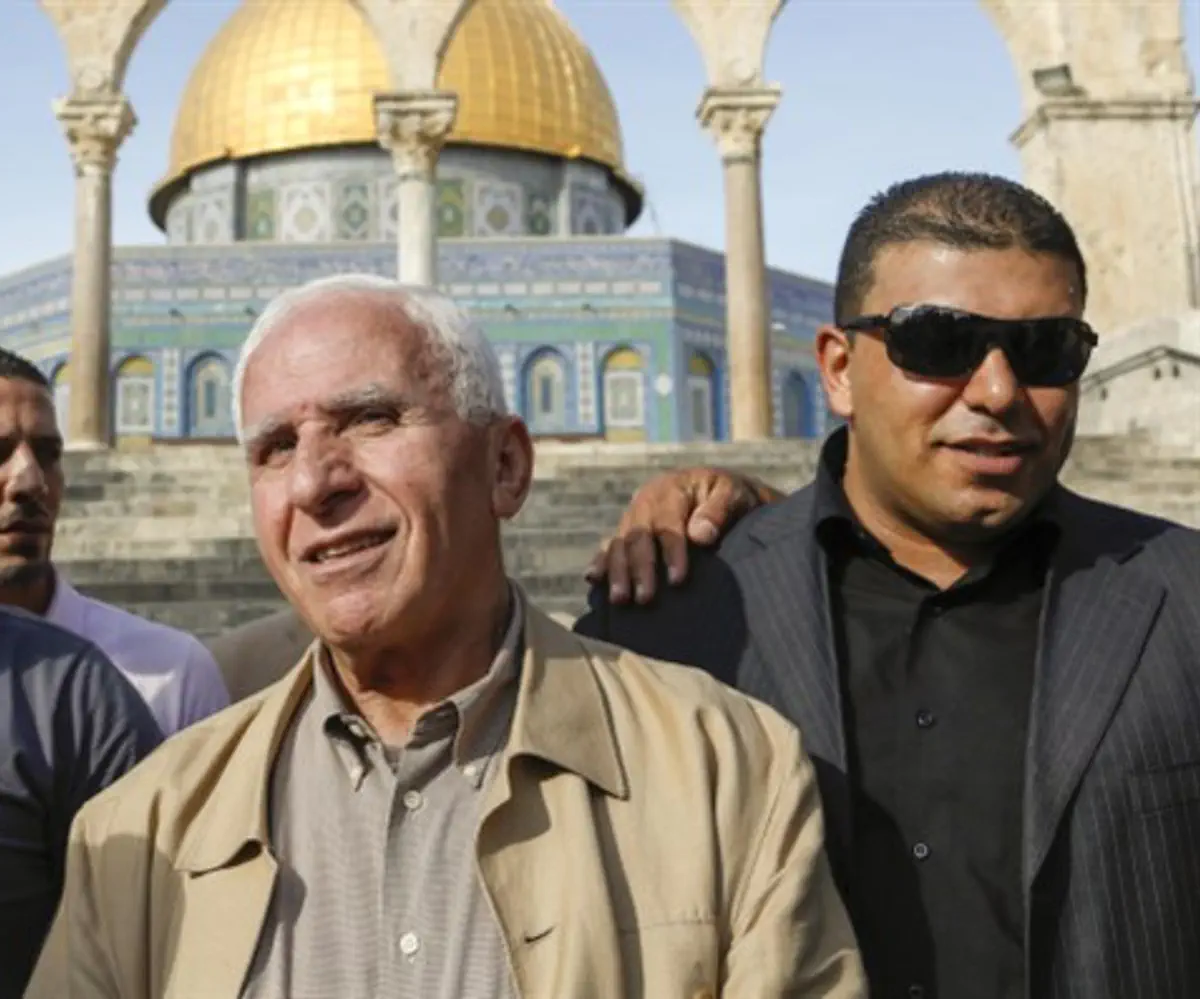 PLO leader Azzam al-Ahmed (center)