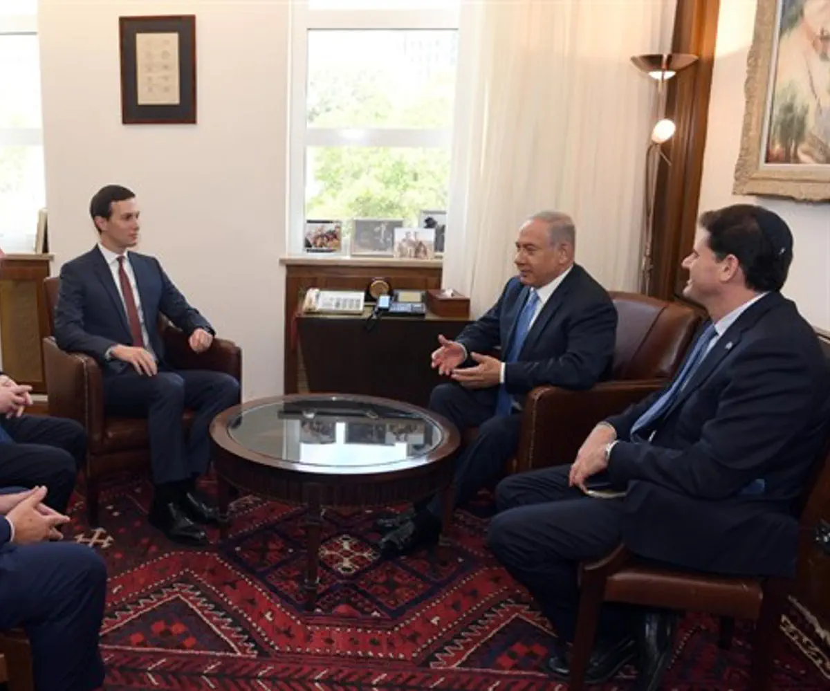 Netanyahu meets American negotiating team