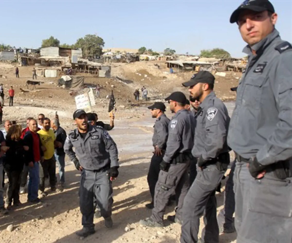 Protesters attempt to block Israeli forces in Khan al-Ahmar