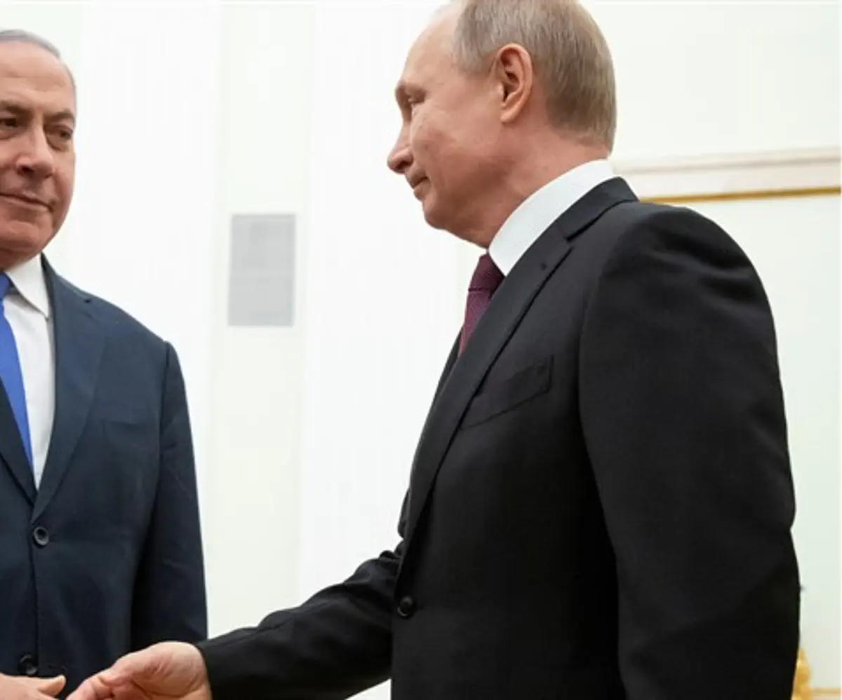 Russian President Vladimir Putin, shakes hands with Israeli Prime Minister Binya