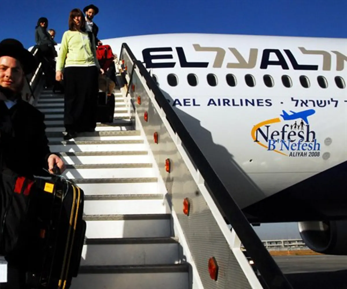 Aliyah to Israel on Nefesh B'Nefesh flight