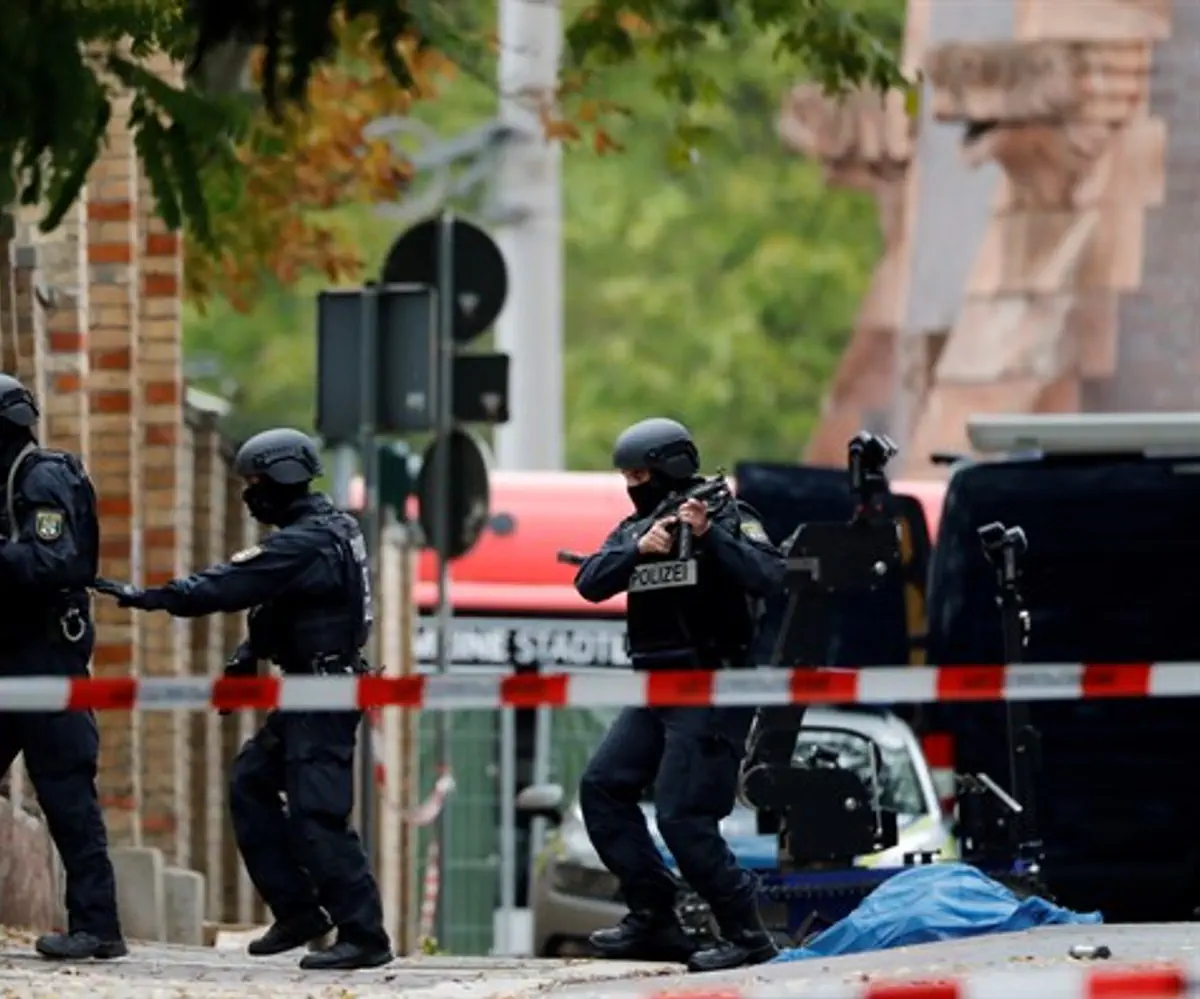 Police officers at site of shooting in Halle, Germany