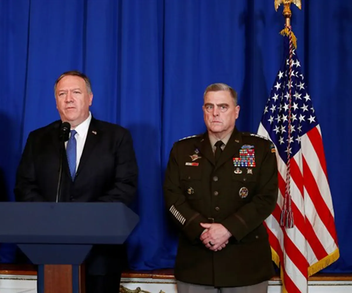 Mike Pompeo (c) with Defense Secretary Mark Esper (l) and General Mark Milley (r