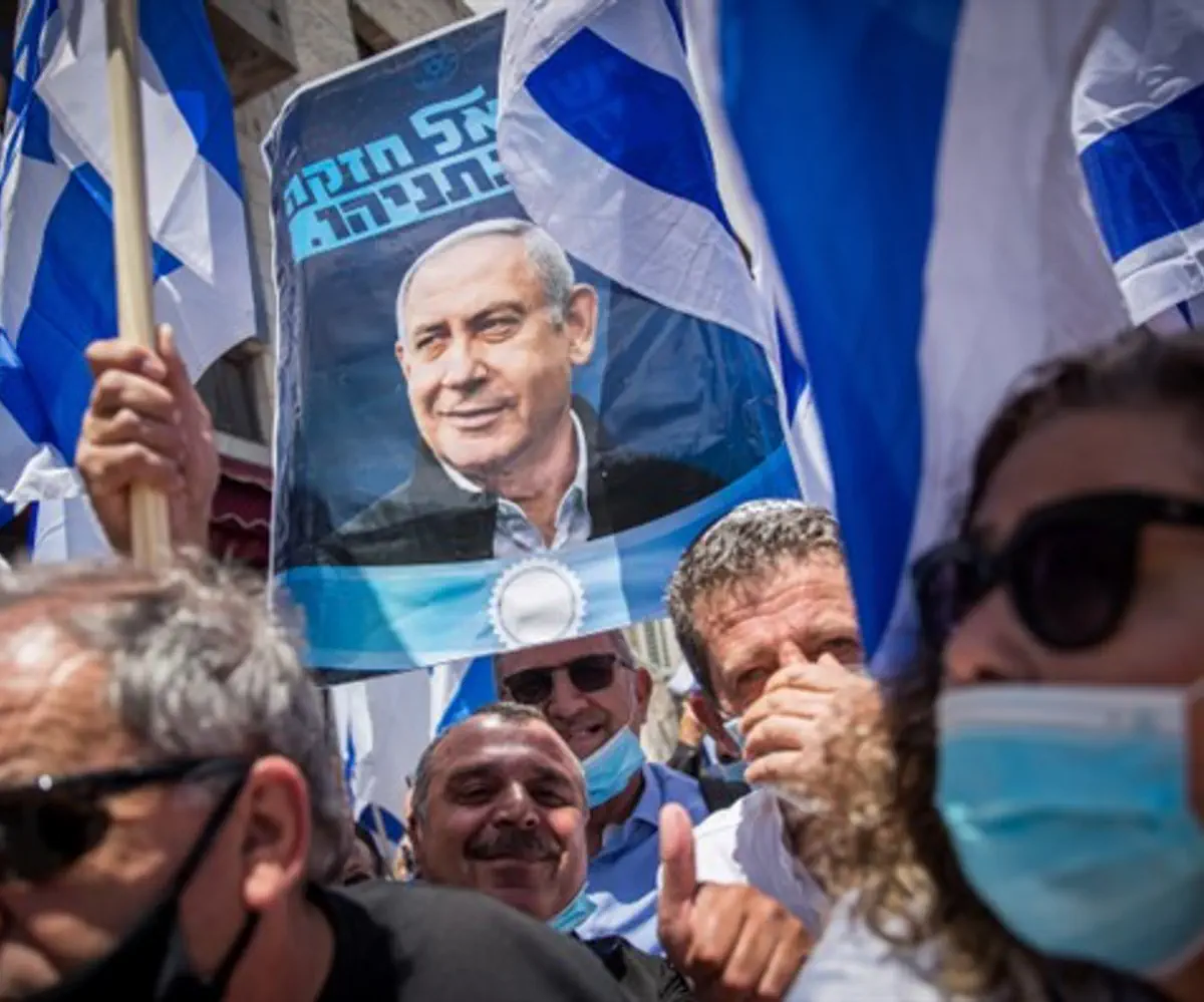 Netanyahu's supporters demonstrate outside of trial