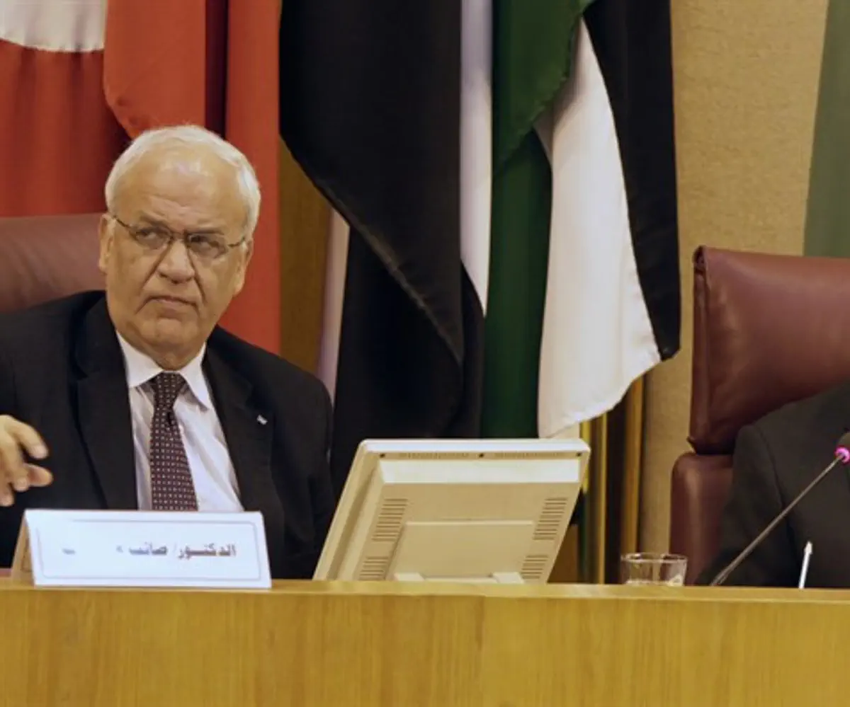 Saeb Erekat (left) and Mahmoud Abbas (right)