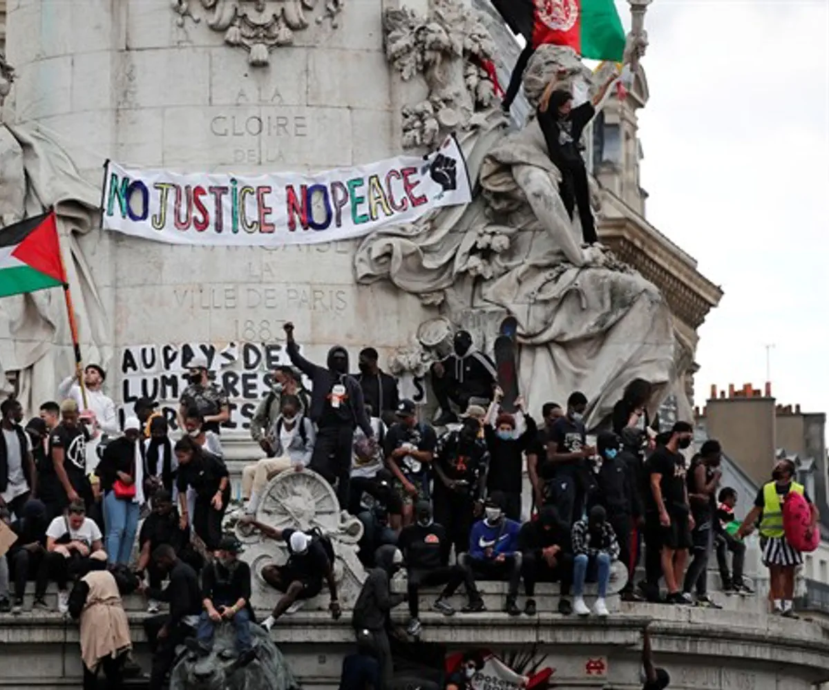 PLO flag waved at Black Lives Matter rally in Paris