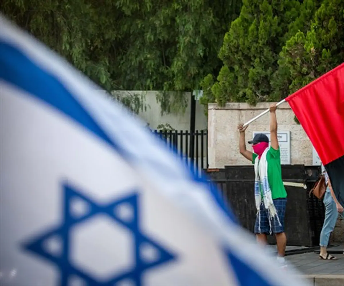 Jerusalem man celebrates Israel-UAE agreement