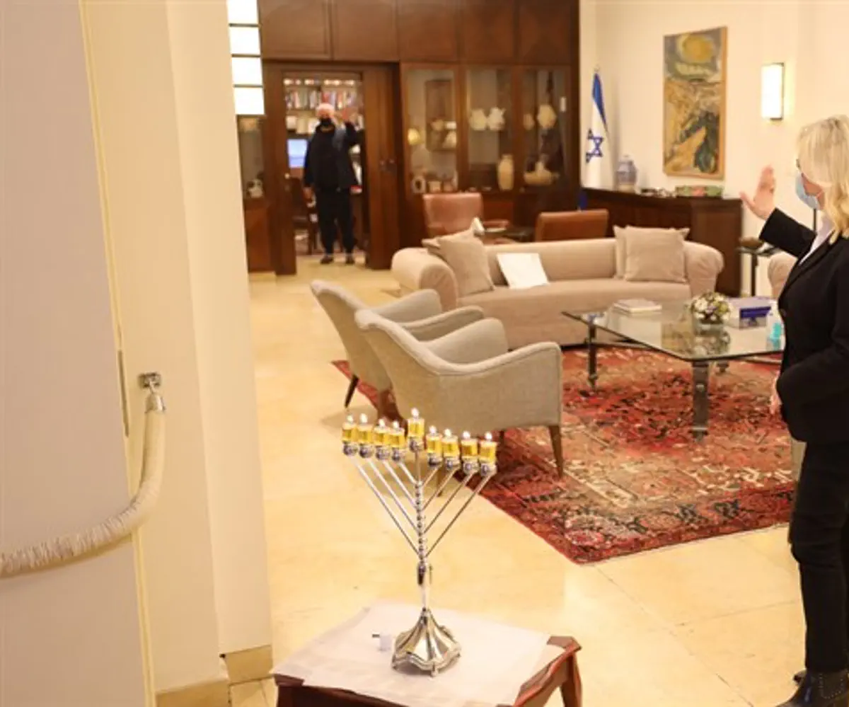 Sara and Binyamin Netanyahu at Hanukkah candle lighting