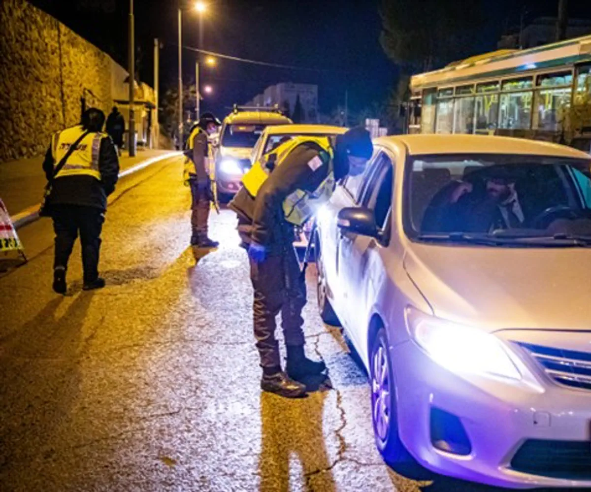 Police enforce lockdown at checkpoint in Jerusalem