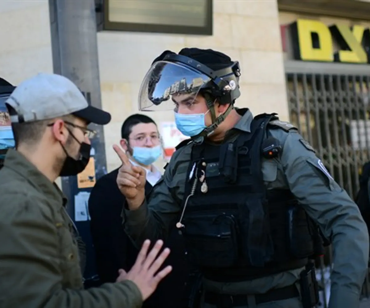 Police enforce COVID lockdown in Bnei Brak