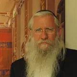 מטיל מום בקדשים ורומס מסורת