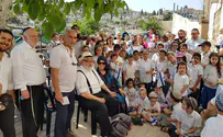 Watch: Jonathan Pollard greeted with song at Beit Yehonatan