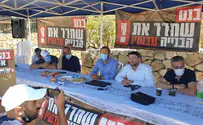 Settlement leaders set up protest tent outside PM's office