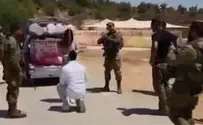 "נעצר" על ידי החיילים והציע נישואין