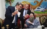 Ice cream from the President: Footage from Rabbi Pinto's sukkah
