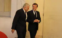 לפיד לנשיא צרפת: "אסור להסיר את הסנקציות"