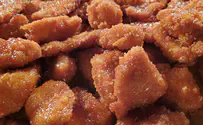 צ'יקן פופרס: מיני נגיסי עוף פריכים בגלייז מתוק חריף