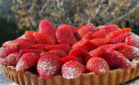 חורף מתוק: פאי תותים מושלגים מפנק