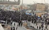 Hundreds of haredi protesters block entrance to Jerusalem