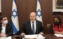 Bennett calls hotline for refugees, unable to speak to anyone
