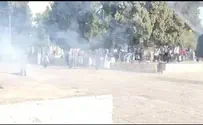 Dozens of Arabs riot on Temple Mount, in Old City