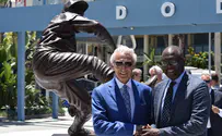 Sandy Koufax honored with a statue at Dodger Stadium