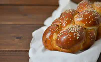 Jewish leaders slam pro-BDS Dem candidate posing with challah