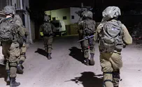 Two IDF vehicles stuck, Arabs throw rock and explosives at them