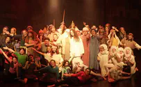 Anglos star in Israel's  'Raise Your Spirits' Theater revival