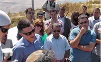 Education Minister Tours Shomron, Emphasizes Biblical Connection