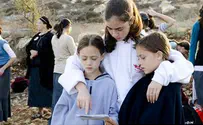 3,000 Pray for Givat Assaf: 'Undo Beinisch's Plans'