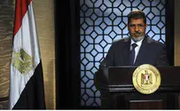 Ahmadinejad Calls Morsi, Invites Him to Tehran