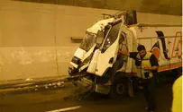 פצועים קל בתאונת משאיות במנהרת בן שמן