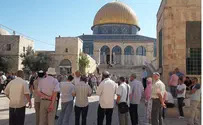 Moshe Feiglin Bows on Temple Mount, Is Arrested